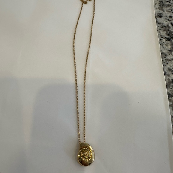 Vintage Shell Necklace - Picture 5 of 5